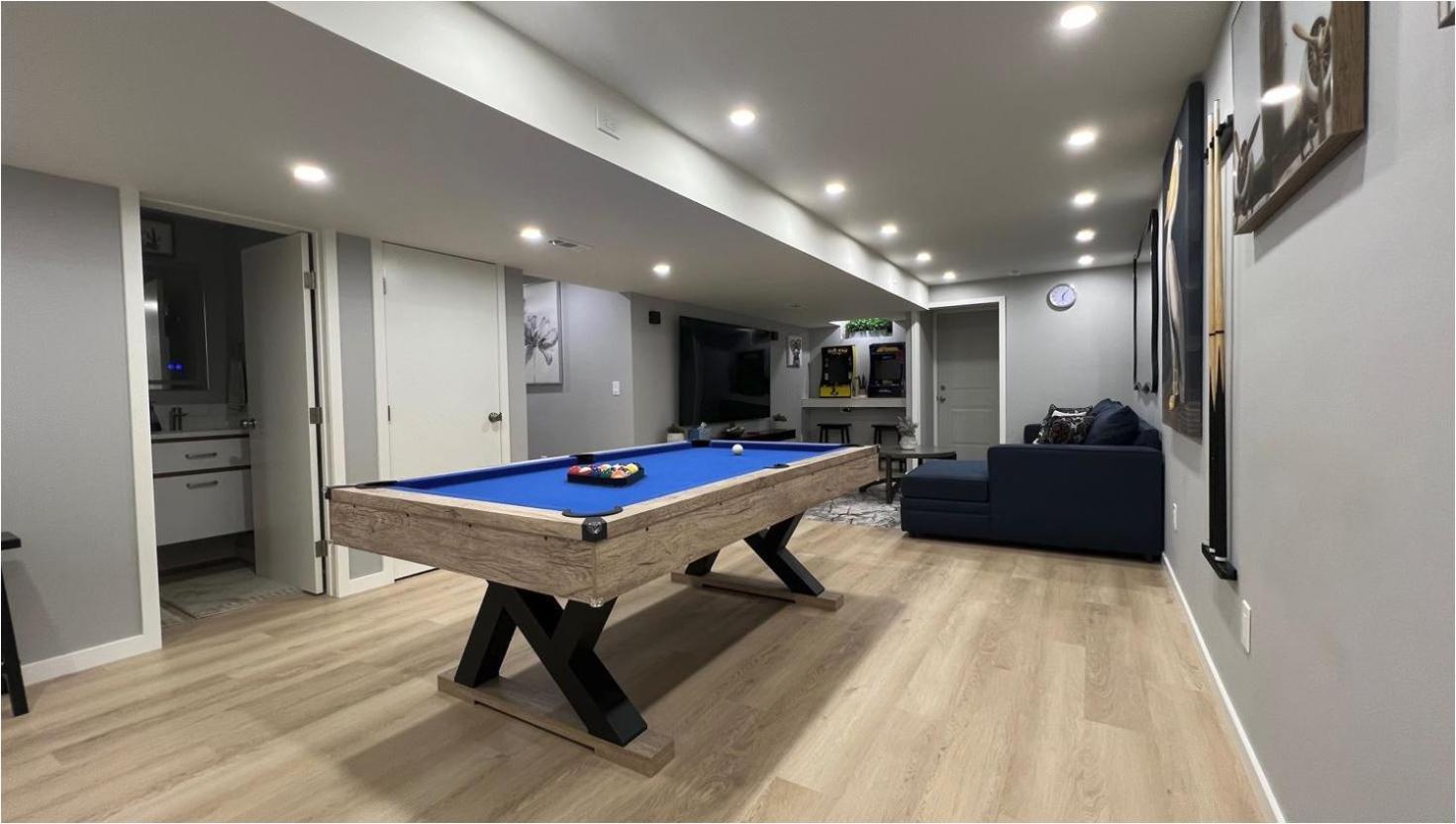 Modern 5br, Kid-friendly In Poconos With Pool Table Villa *