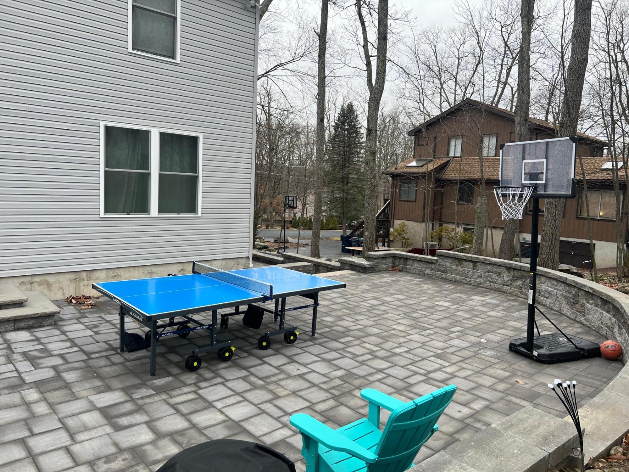 Modern 5br, Kid-friendly In Poconos With Pool Table Villa *