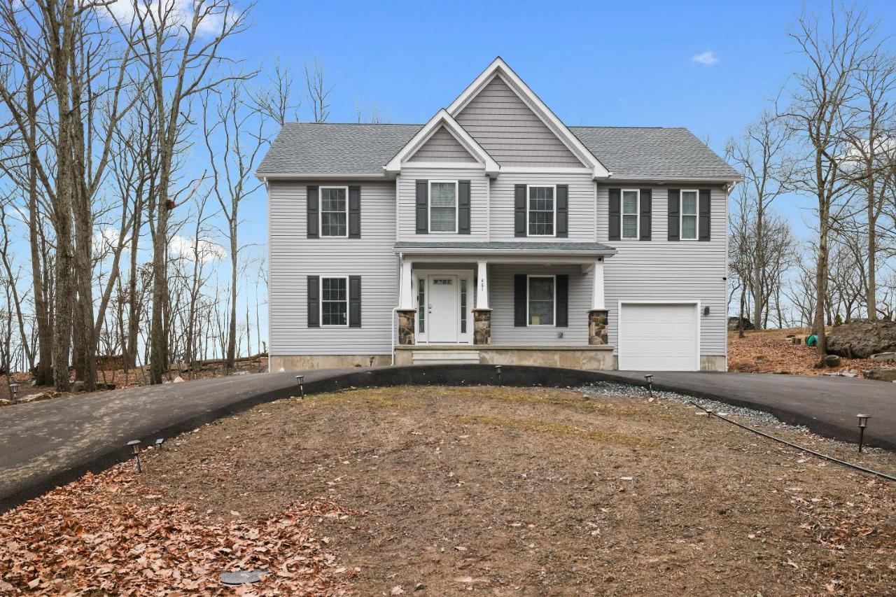 Modern 5br, Kid-friendly In Poconos With Pool Table Villa