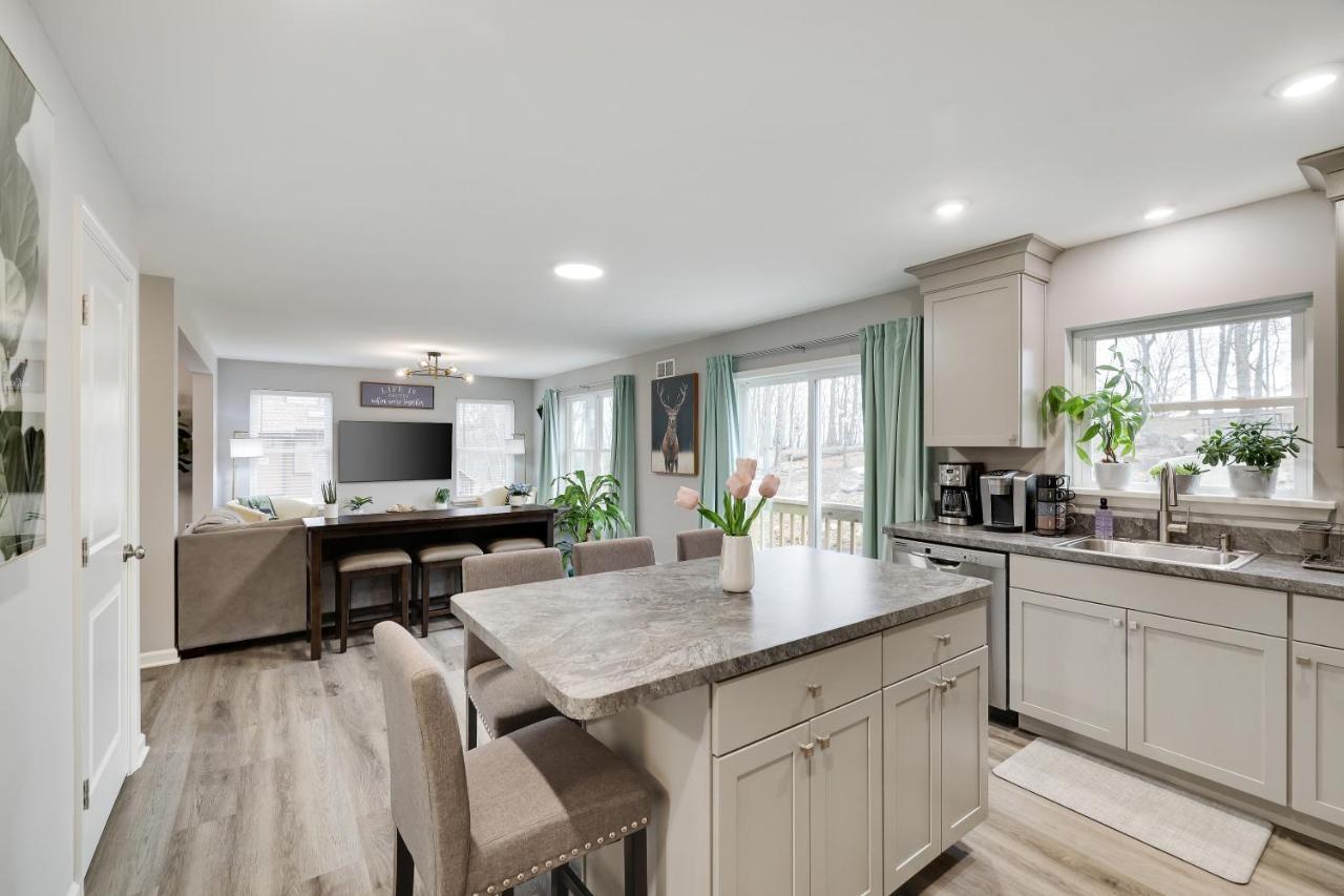 Villa Modern 5br, Kid-friendly In Poconos With Pool Table *