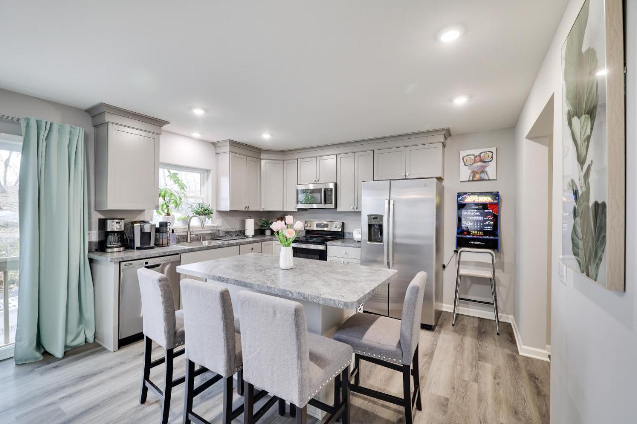 Modern 5br, Kid-friendly In Poconos With Pool Table Villa *